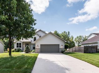 2144 Pinewood Dr, Shakopee, MN 55379