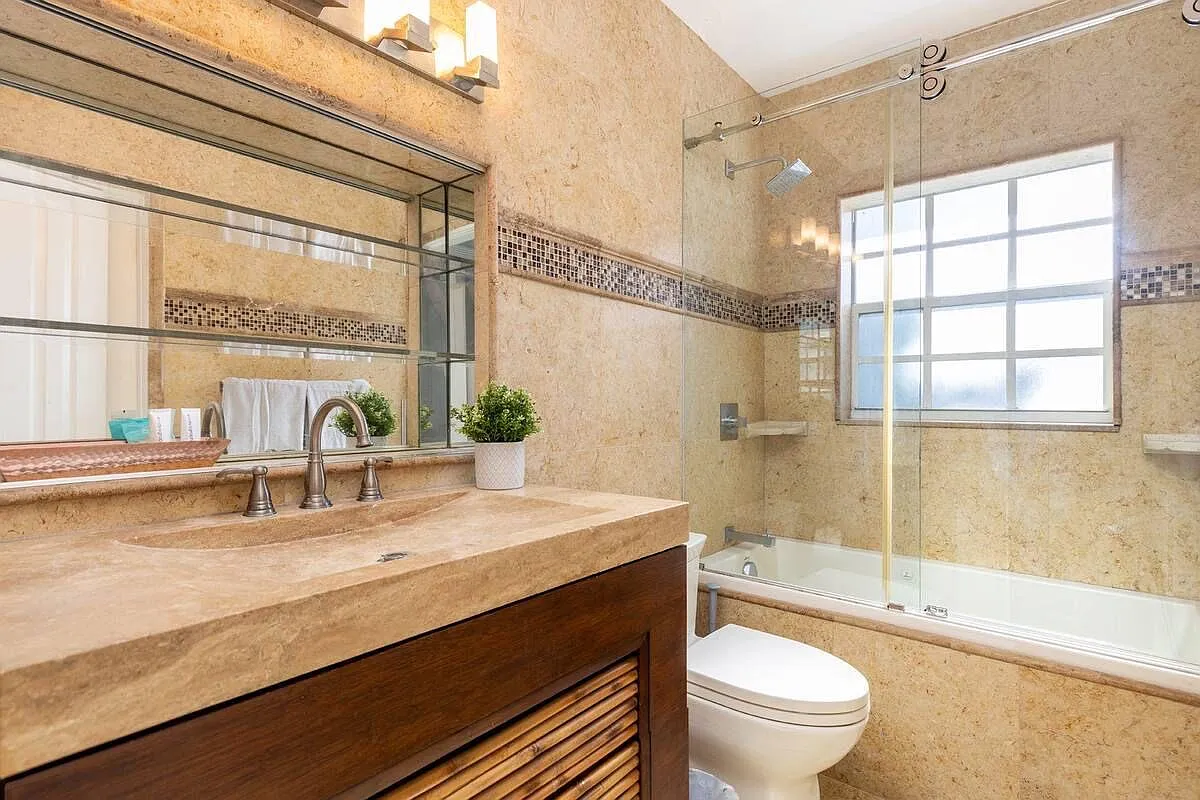 5 bed, 2286 sqft, $6,900 — Photo 3