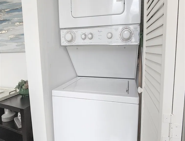 950 W Concord Pl — Photo 5