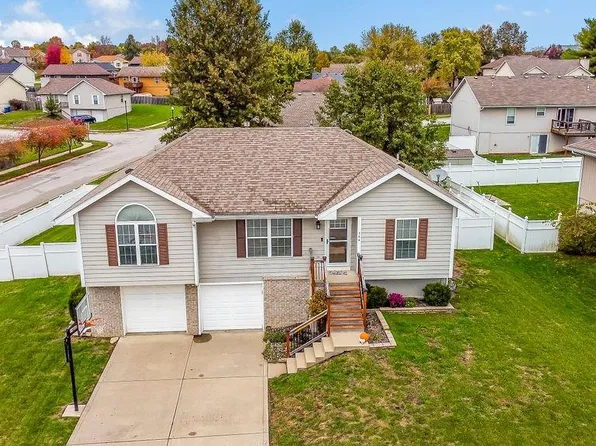 306 E 22nd Ter, Kearney, MO 64060