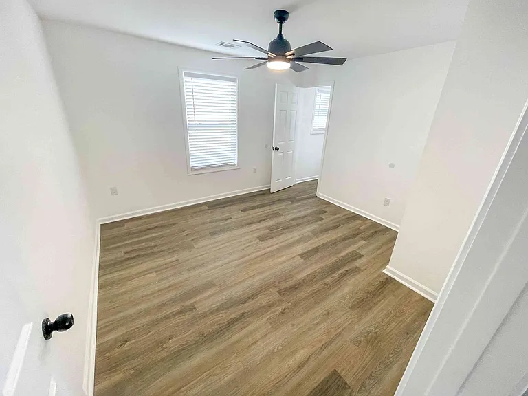 167 Racine St SW — Photo 12