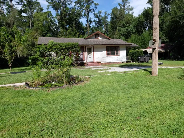 402 W 3rd St, Woodbine, GA 31569