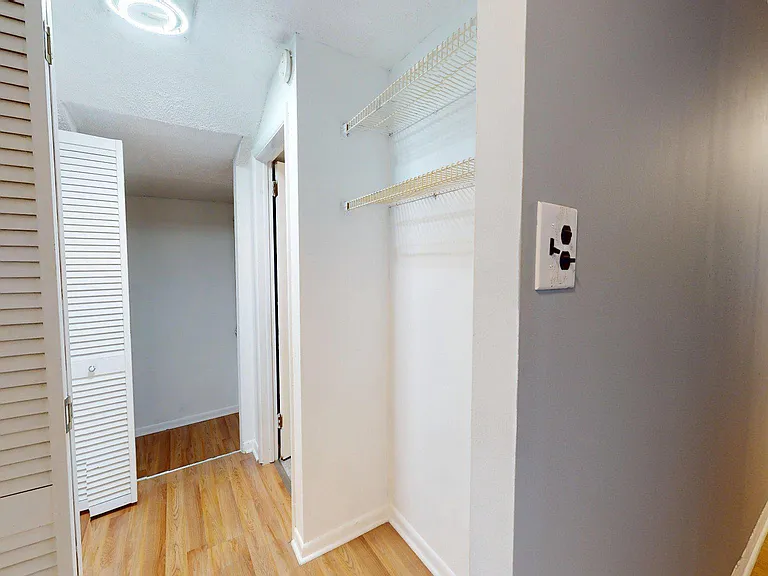 669 N Henderson Rd — Photo 29