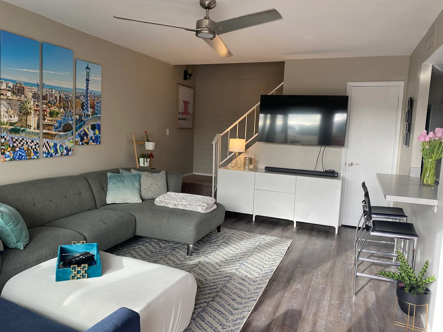2 bed, 1.5 bath, 945 sqft, $3,200 — Photo 2