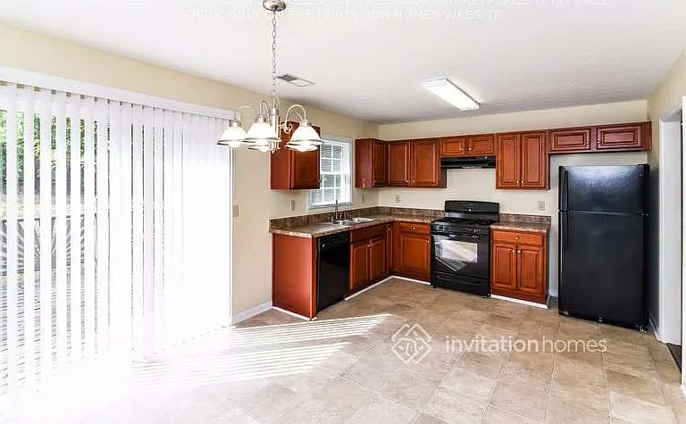 1952 Red Rose Ln — Photo 4