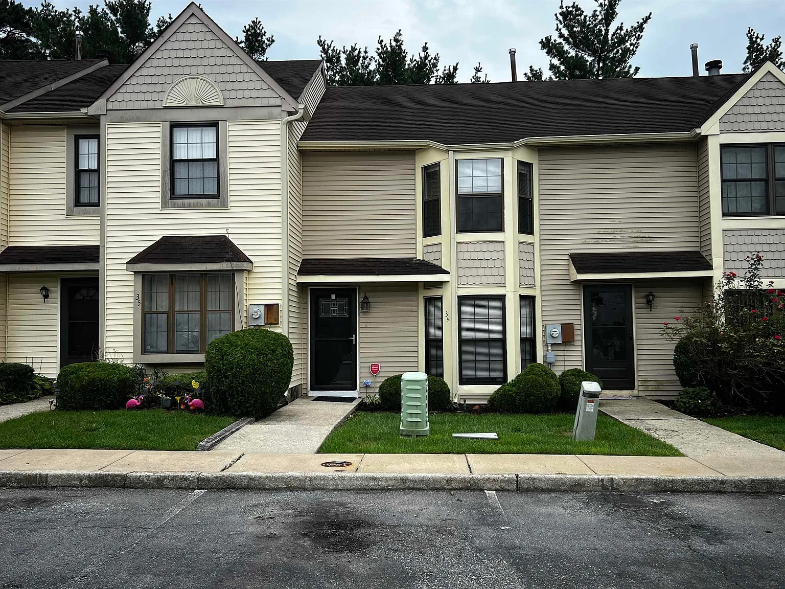 2 bed, 1.5 bath, $2,000 — Photo 1