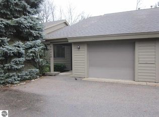 6446 Mission Rdg, Traverse City, MI 49686