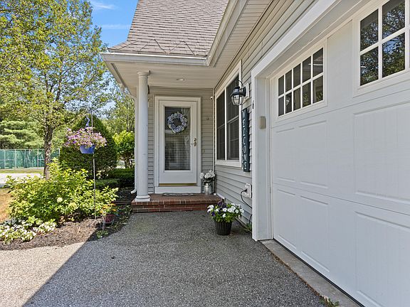 4th image of 6 Carriage Way #6
