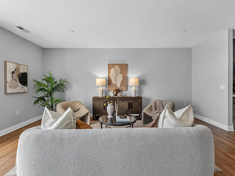 1920 N Farwell Ave #403 — Photo 7