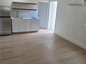 428 SW 15th Rd, Miami, FL
