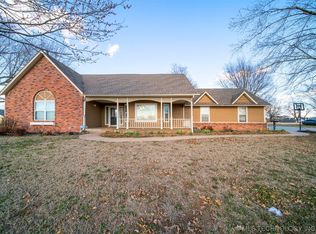 10402 Ashford Cir, Owasso, OK 74055