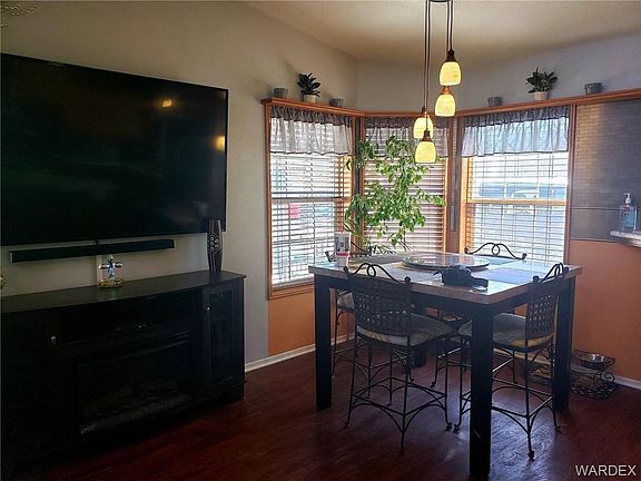 3rd image of 2550 Mountain Crest Dr