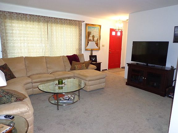 3rd image of 123 Fairlane Ct APT B