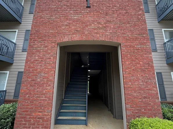 1114 S College St, Auburn, AL