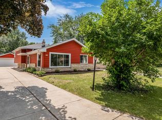 9821 W Grantosa DRIVE, Wauwatosa, WI 53222