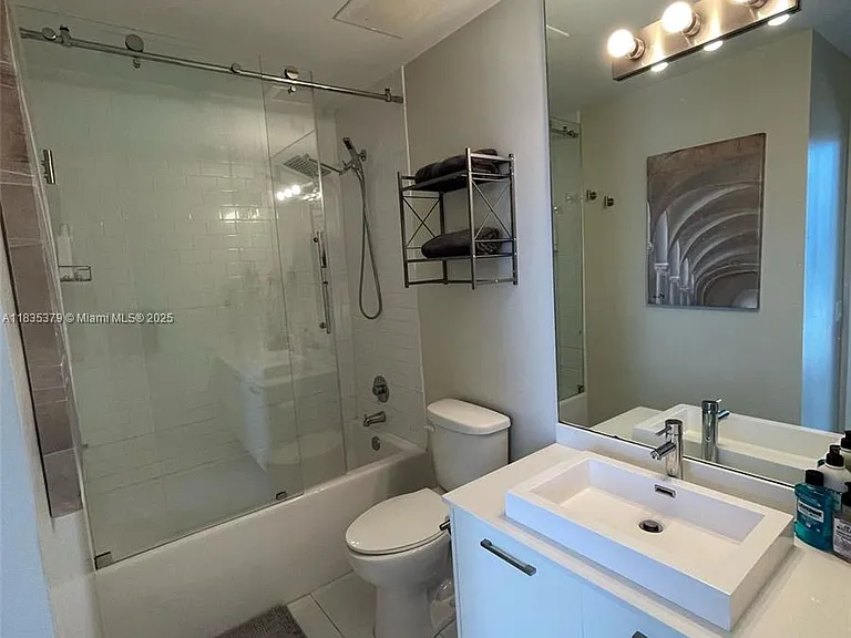 151 SE 1st St #6 — Photo 6
