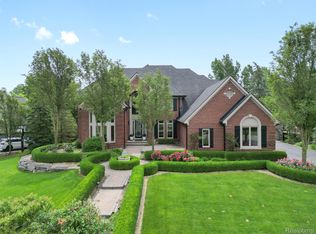 1951 Vinsetta Ct, Rochester, MI 48306