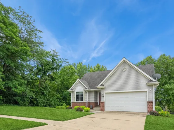 407 E 14th Pl, Indianola, IA 50125