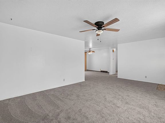 5th image of 440 W Park St
