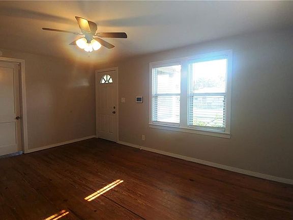 3rd image of 316 E Dakin Ave