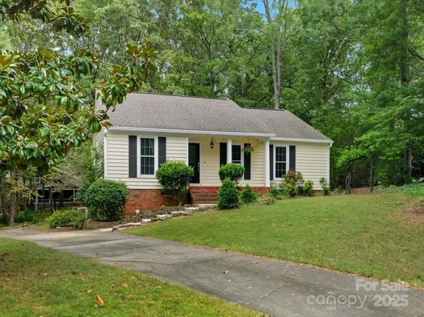 10400 Nine Iron Ct, Charlotte, NC 28277