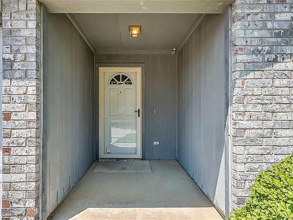 4th image of 10828 Fandor St