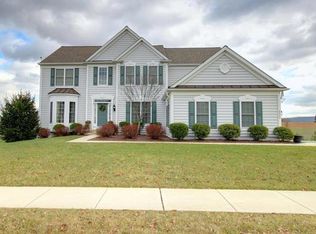 8944 Ash Ln, Breinigsville, PA 18031