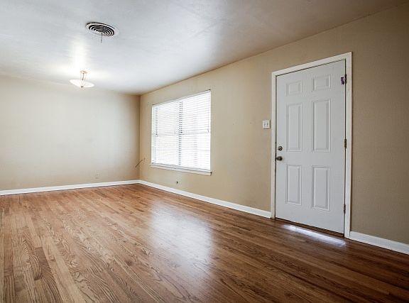 3rd image of 1122 Caldwell Dr