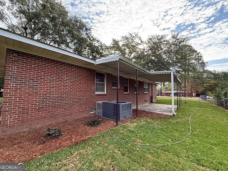 412 Roberson St — Photo 15