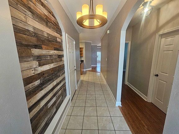 2nd image of 5436 Hampton Hill Cir #1