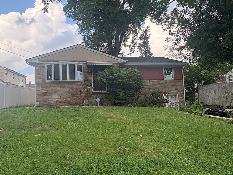 2614 N Stiles St — Photo 2