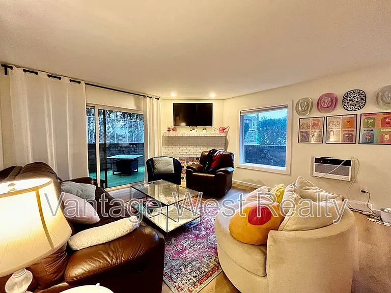 983 Bernard Ave #104 — Photo 8
