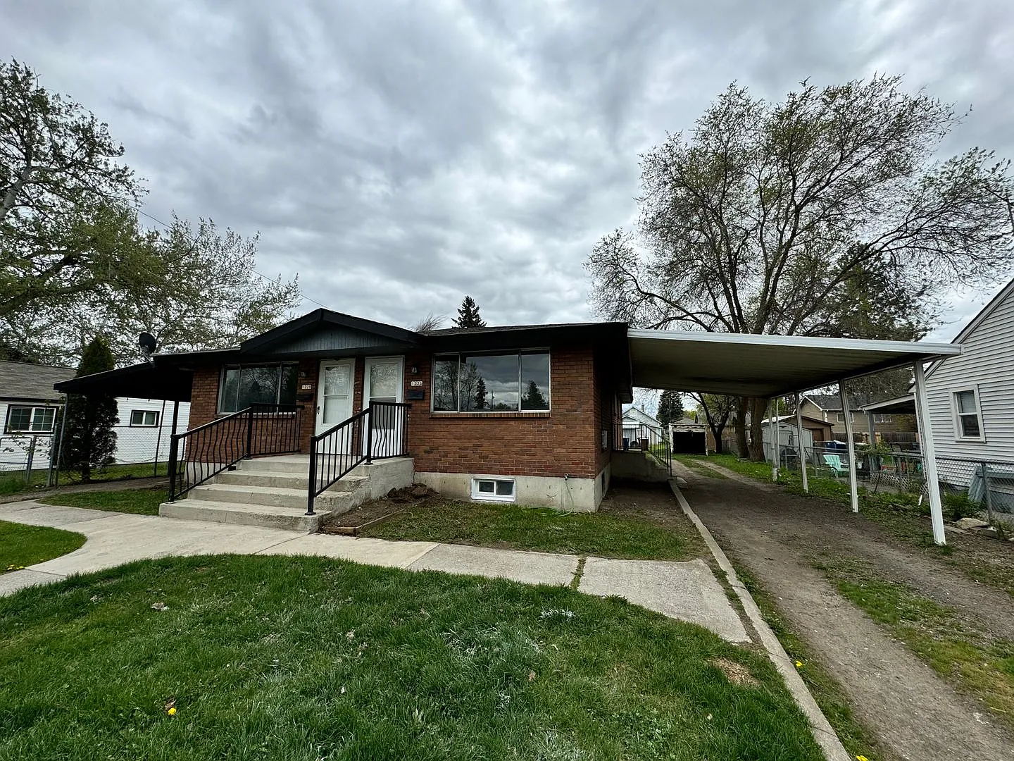Spacious Split-Level 3 bed, 1 Bath Duplex in Spokane! — Photo 1