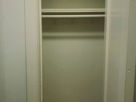 3rd image of 3036 34th St APT 1E