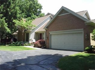 4521 Golf View Dr, Brighton, MI