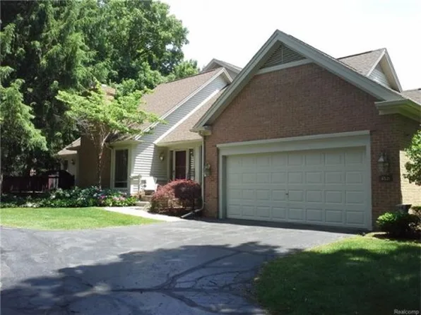 4521 Golf View Dr, Brighton, MI 48116