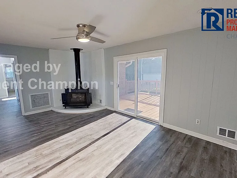 639 N College Rd — Photo 3