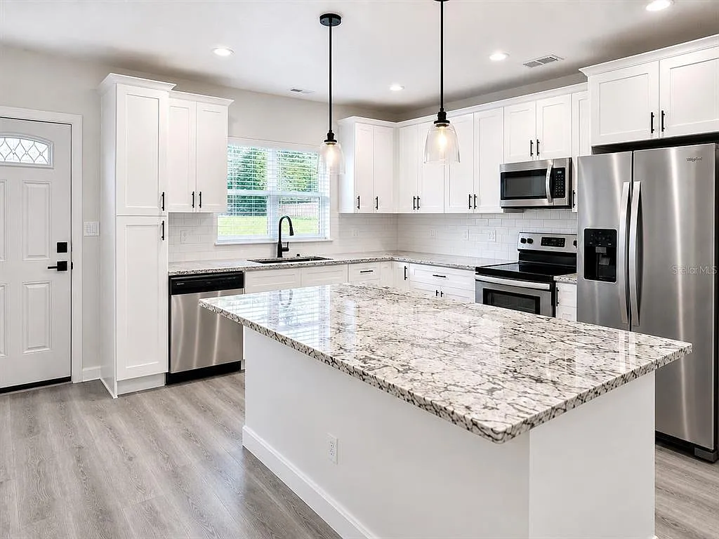 2 bed, 2.0 bath, 900 sqft, $2,800 — Photo 3