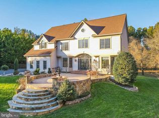 10800 Piney Pond Dr, Great Falls, VA 22066