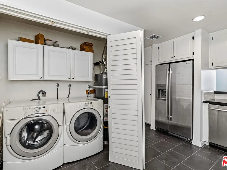 500 S Barrington Ave #2 — Photo 13