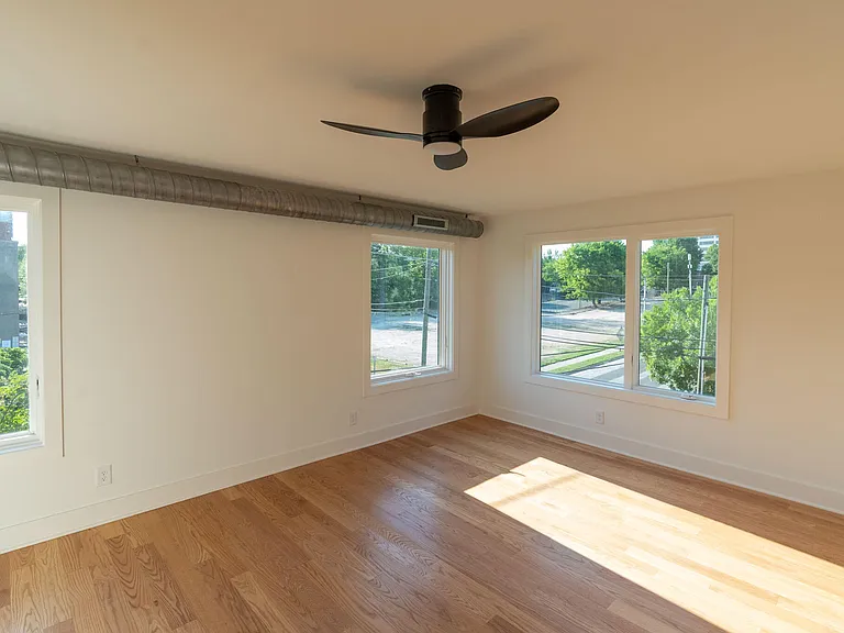 400 E Martin St #A — Photo 11