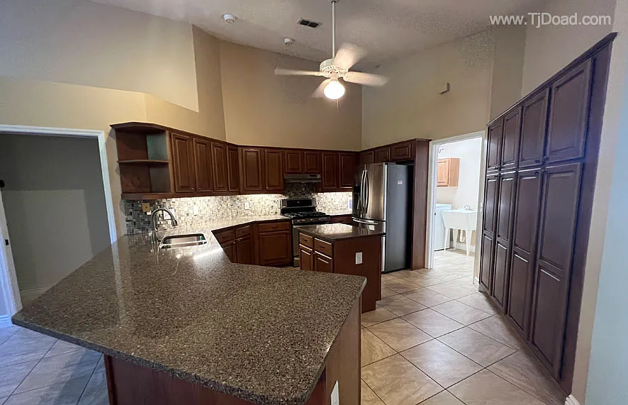4 bed, 3000 sqft, $3,400 — Photo 2