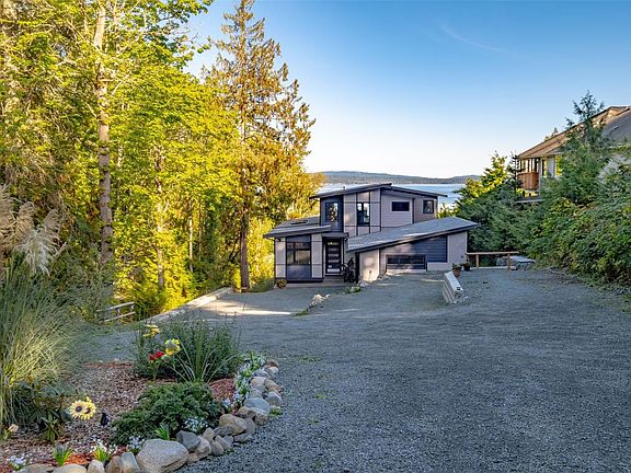 3rd image of 10333 Chemainus Rd