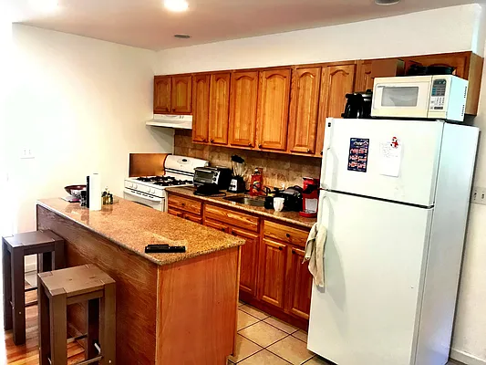 Rented by NY Space Finders Inc. | media 2