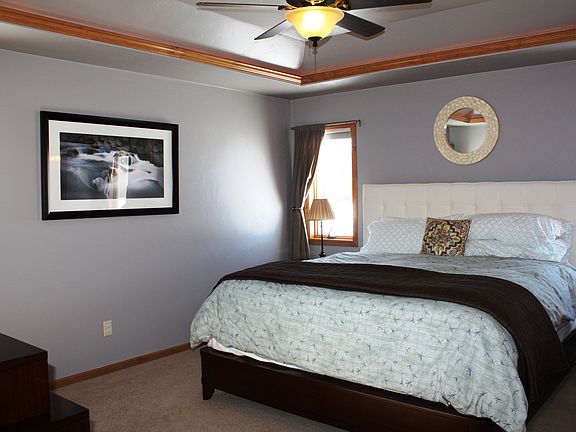 Master BR w/tray ceiling