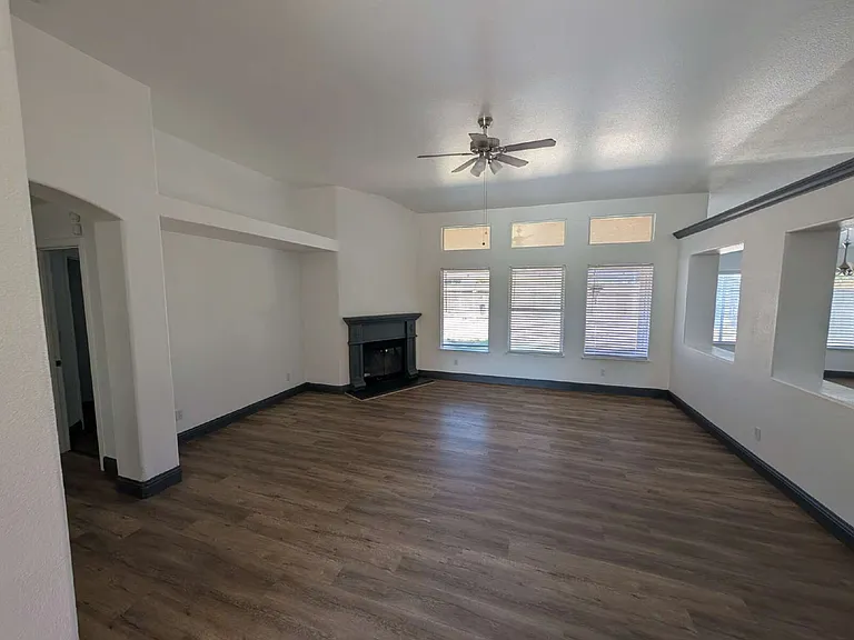 7674 N Barcus Ave — Photo 4