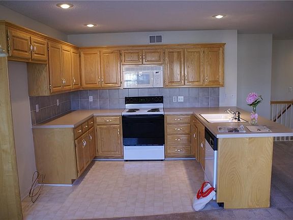 5th image of 617 NE Swann Cir
