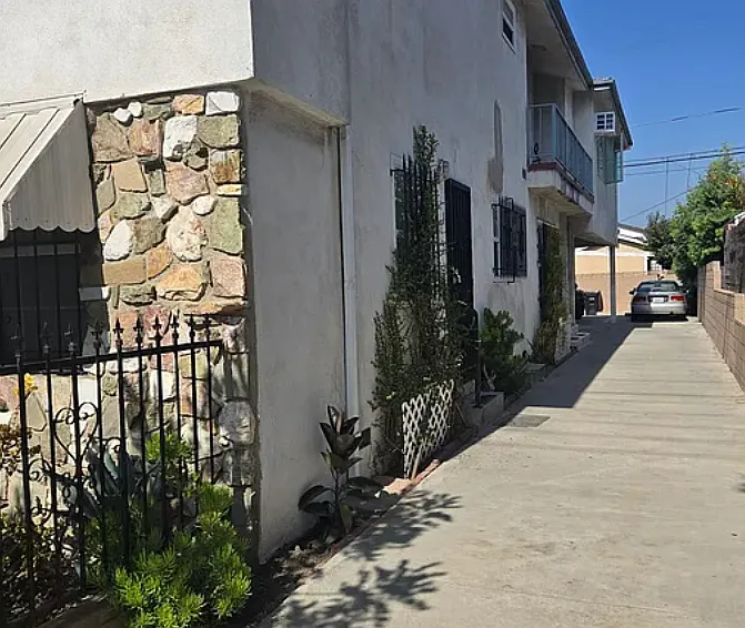 2507 Obama Blvd #4 — Photo 20