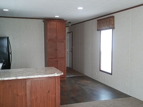 2nd image of 125 Irma Ln #125