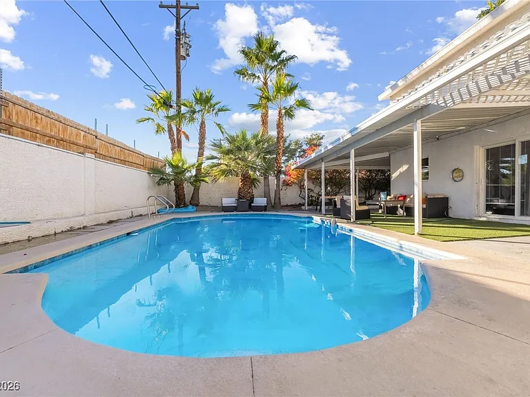 2419 Vegas Valley Dr — Photo 39